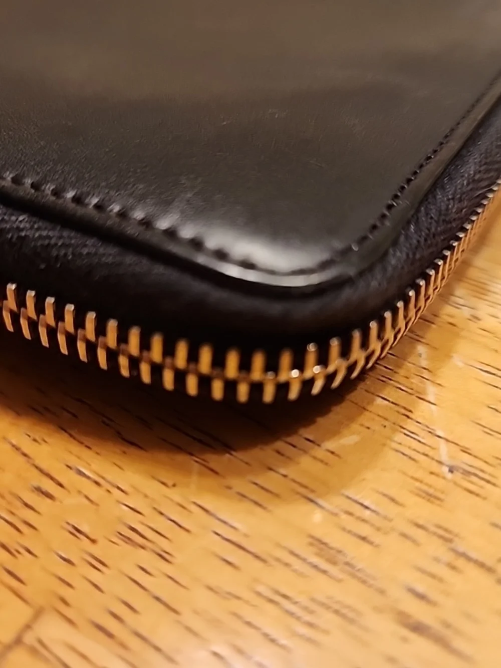 Saint Laurent studded zip-around long wallet made of black leather - Picture 4 of 16